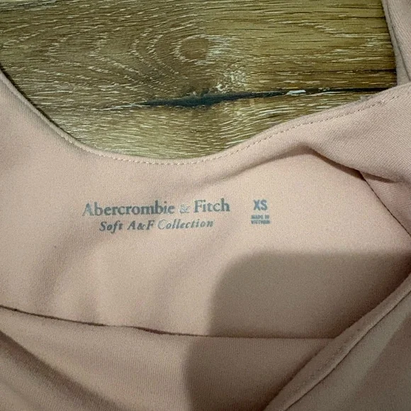 Abercrombie & Fitch Sweetheart Neckline Tank Top Thong Bodysuit in Pink Nude - Picture 2 of 9
